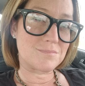 Meet your Posher, Carrie